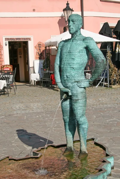 PRAGUE, CZECH REPUBLIC - APRIL 18, 2010:  Fountain Pissing Men in Prague. Fountain by David Cerny. — Stock Photo, Image