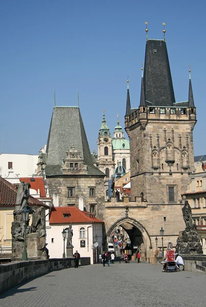 PRAGUE, CZECH REPUBLIC - APRIL 19, 2010: Towers of Charles Bridge, Prague, Czech Republic — Stock Photo, Image