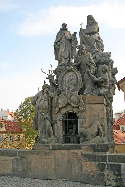 PRAGUE, CZECH REPUBLIC - APRIL 18, 2010: Statuary of St. John of Matha, St. Felix of Valois and St. Ivan on the Charles Bridge in Prague, Czech Republic — Stock Photo, Image