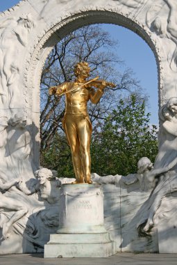 Vienna, Avusturya - 22 Nisan 2010: Johann Strauss Viyana Stadtpark, heykeli