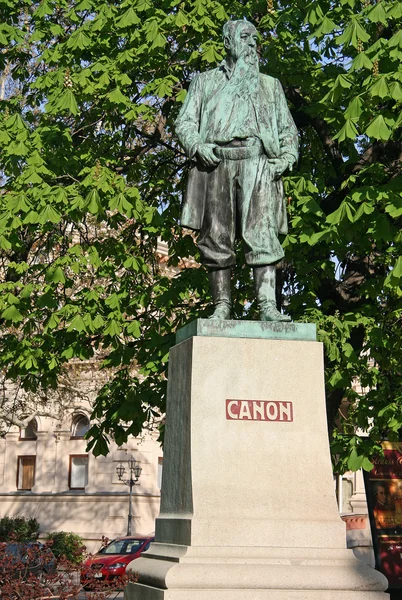 VIENNE, AUTRICHE - 22 AVRIL 2010 : Statue de Hans Canon par Rudolf Weyr dans le Stadtpark de Vienne, Autriche — Photo