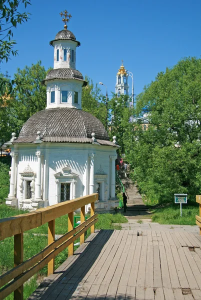 REGIONE MOSCA, SERGIYEV POSAD, RUSSIA - 31 MAGGIO 2009: Trinità Lavra di San Sergio - il più grande monastero maschile ortodosso in Russia — Foto Stock