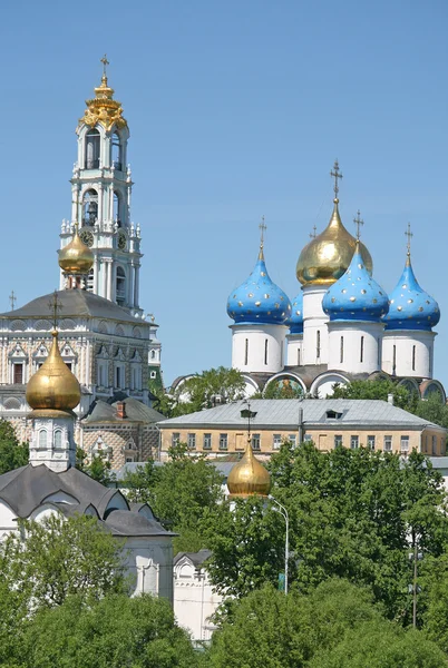 REGIÃO MOSCOW, SERGIYEV POSAD, RÚSSIA - 31 de maio de 2009: Trinity Lavra de São Sérgio - o maior mosteiro masculino ortodoxo da Rússia — Fotografia de Stock