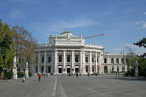 Vienna, Ausztria - 2010. április 22.: A Burgtheater (császári udvari színház) Bécsben az osztrák Nemzeti Színház — Stock Fotó