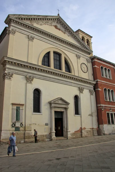 VENECIA, ITALIA - 04 DE SEPTIEMBRE DE 2012: Iglesia S.Francesco da Paula cerca de Rio terra Giuseppe Garibaldi —  Fotos de Stock