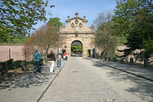 PRAGUE, CZECH REPUBLIC - APRIL 25, 2010: Vysehrad Gate (Leopold Gate), Vysehradska Brana, Czech Republic — Stock Photo, Image