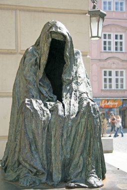 Prag, Çek Cumhuriyeti - 25 Nisan 2010: Prag'daki Estates Tiyatrosu'nda I. Komando veya Vicdan Pelerini (heykeltıraş Anna Chromy)