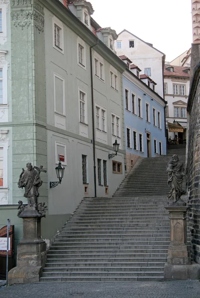 PRAGUE, CZECH REPUBLIC - APRIL 25, 2010: Stairs to the Prague Castle — Stock Photo, Image