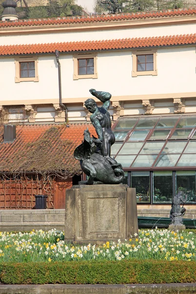체코 프라하 - 2013년 4월 24일: 체코 프라하의 발렌슈타인 정원 동상 — 스톡 사진