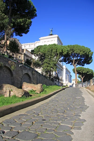 ROMA, ITÁLIA - 21 DE DEZEMBRO DE 2012: Estrada para Monumento Nazionale a Vittorio Emanuele II em Roma, Itália — Fotografia de Stock