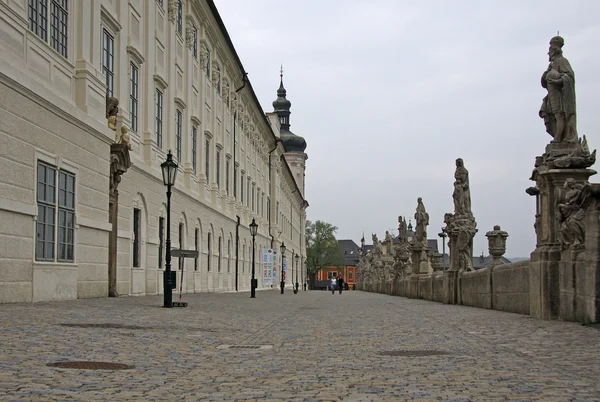 KUTNA HORA, CZECH REPUBLIC - APRIL 29, 2013: Jesuit College in Kutna Hora, Czech Republic — Stock Photo, Image