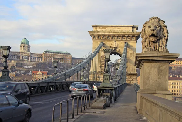 Widok z mostu Szechenyi Chain na zamku Buda, Budapeszt, Węgry. Lutego, 2012 — Zdjęcie stockowe