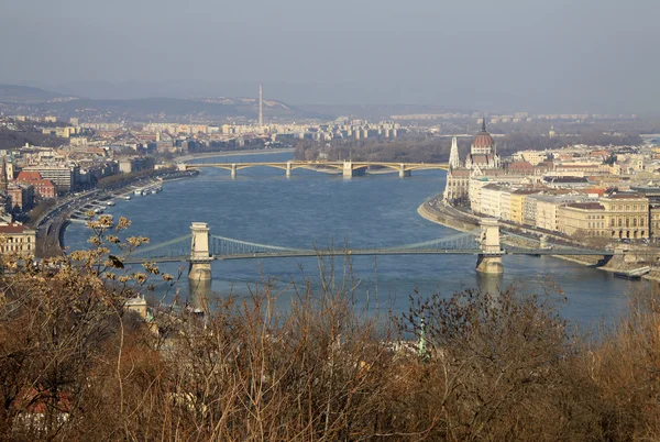 Widok na Dunaj z Szechenyi Chain Bridge i Mostu Małgorzaty, Budapeszt, Węgry — Zdjęcie stockowe