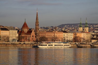 Buda Budapeşte, Macaristan'ın kıyısında görüntülemek
