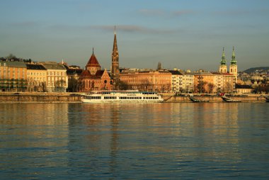 Buda Budapeşte, Macaristan'ın kıyısında görüntülemek