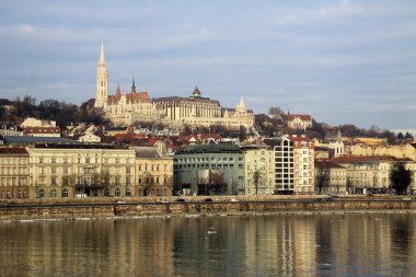 Buda Budapeşte, Macaristan'ın kıyısında görüntülemek
