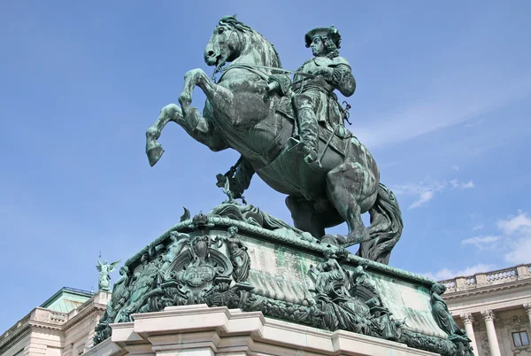 Staty av Prince Eugene framför palatset Hofburg, Wien, Österrike — Stockfoto