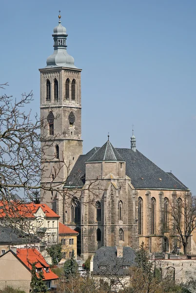 St. James church (Kostel Jakuba) i Kutna Hora, Tjeckien — Stockfoto