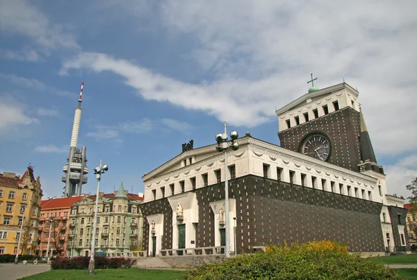 Rooms-katholieke kerk van de meest heilige hart van onze heer in Praag, Tsjechië — Stockfoto