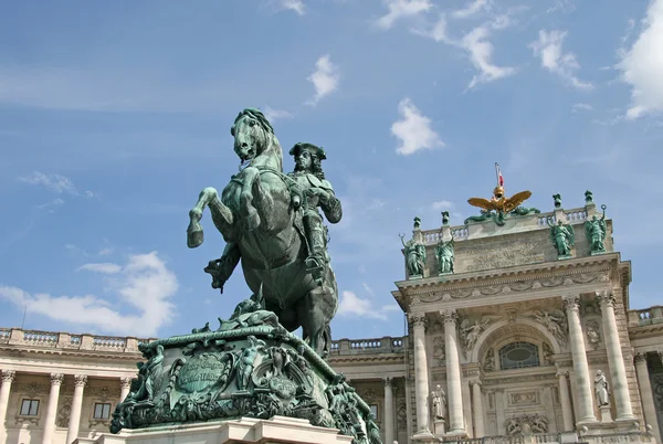 Pomnik księcia Eugene naprzeciwko Pałacu Hofburg, Wiedeń, Austria — Zdjęcie stockowe