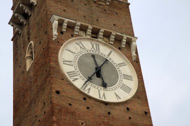 Doğum Via delle Erbe Verona, İtalya Lamberti kule üzerinde saat