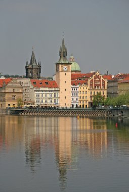 Bir görünümü Vltava Nehri ve Smetana Müzesi, Prague, Çek Cumhuriyeti