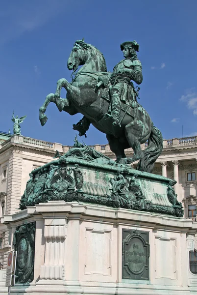 Άγαλμα του πρίγκηπα Eugene μπροστά από το παλάτι Hofburg, Βιέννη, Αυστρία — Φωτογραφία Αρχείου