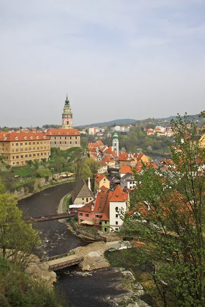 Bell Tower és a palota épületek Cesky Krumlov, Cseh Köztársaság — Stock Fotó