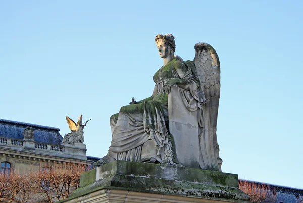 Estátua perto de Arc de Triomphe du Carrousel, Paris, França — Fotografia de Stock
