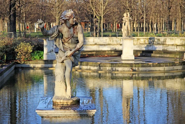 Estátua de Hippomene em Tuileries Garden, Paris, França — Fotografia de Stock