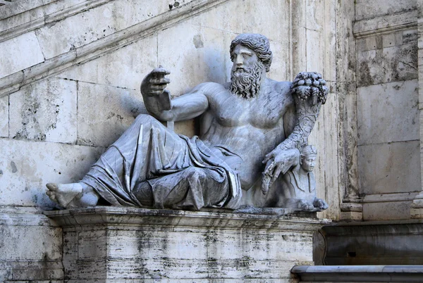 Antigua alegoría romana del río Nilo. Capitoline Hill, Roma, Italia —  Fotos de Stock