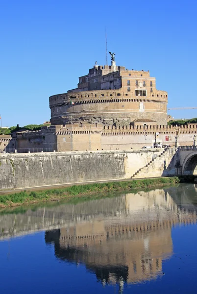 Castel Sant Angelo och floden Tibern. Rom, Italien. — Stockfoto
