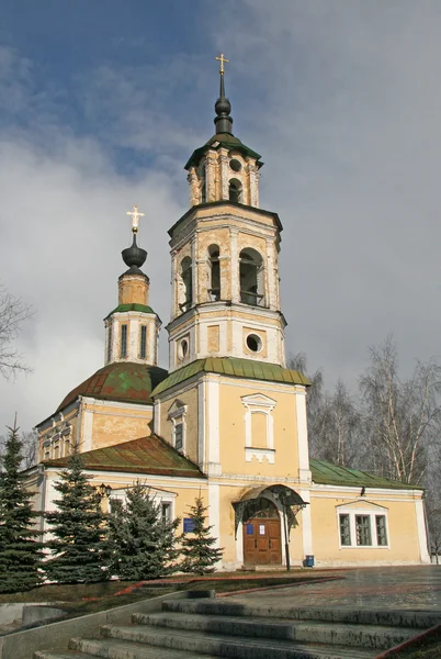 VLADIMIR, RÚSSIA - 18 de abril de 2009: Igreja Nikolo-Kremlevskaya, século XVIII. Agora o edifício da igreja abriga o planetário Vladimir — Fotografia de Stock