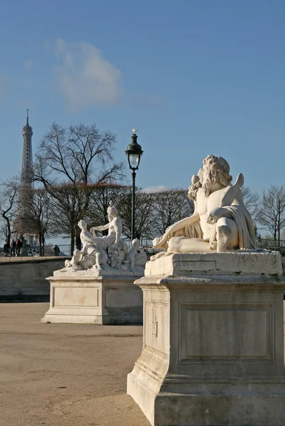 Rzeźby w Jardin des Tuileries (ogród Tuileries), Paryż, Francja — Zdjęcie stockowe