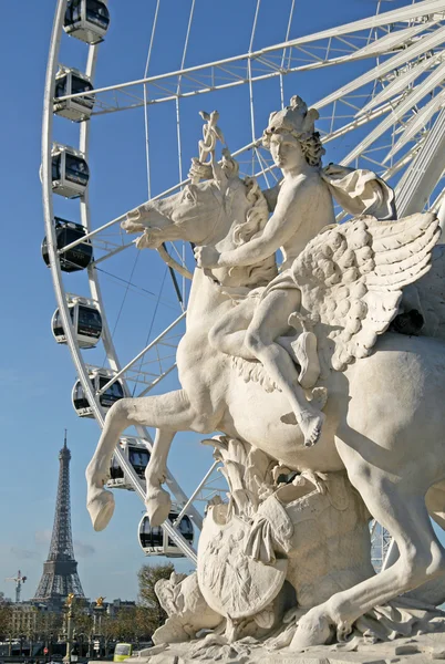Statue of King of Fame riding Pegasus on the Place de la Concorde with ferris wheel at background, Paris, France — Stock Photo, Image