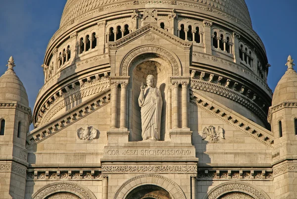 PARIS, RANSKA - marraskuu 27, 2009: Tiedot Basilica of the Sacred Heart of Paris (Sacre-Coeur), joka on roomalaiskatolinen kirkko. Sijaitsee Montmartre . — kuvapankkivalokuva