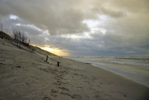 Sanddünen der Kurischen Nehrung bei Sonnenuntergang, Ostsee, Kaliningrader Gebiet, Russland — Stockfoto