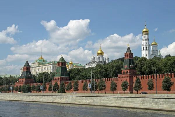 Mosca Cremlino e Cremlino Embankment, vista dal fiume Moskva (Mosca), Mosca, Russia — Foto Stock
