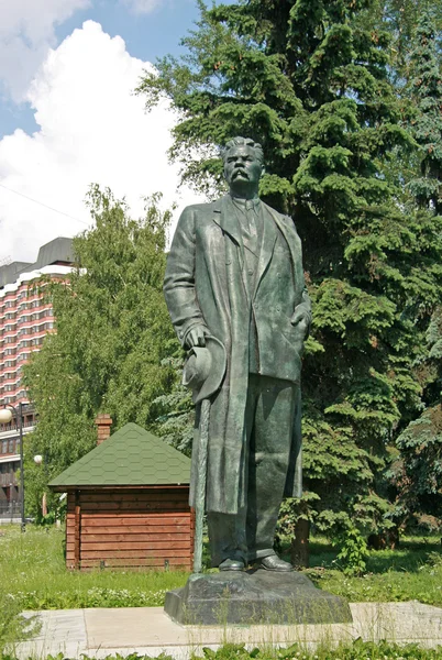 MOSCOW, RÚSSIA - JUNHO 13, 2009: Esculturas antigas de Maxim Gorky no Muzeon Art Park (Fallen Monument Park) em Moscou — Fotografia de Stock