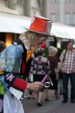 Moskova Region, Rusya Federasyonu - 11 Temmuz 2009: Üzgün palyaço Moskova'da Arbat sokağında