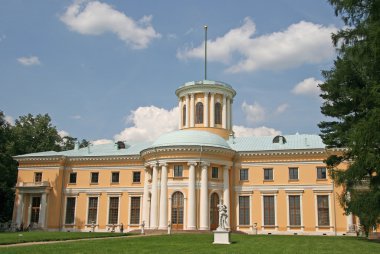 Moscow Region, Rusya Federasyonu - 12 Temmuz 2009: Müzesi-Emlak Moskova'nın yaklaşık 20 kilometre batısında yer alan Arkhangelskoye (18nci yüzyıl)