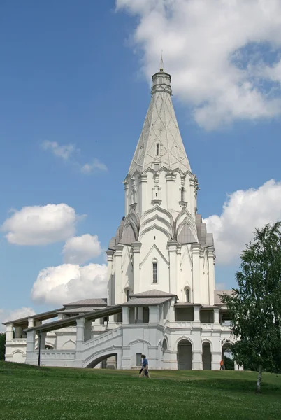 Moscow, Rusland - 11 juli 2009: De kerk van de Hemelvaart (1532) in Kolomenskoye, Moskou — Stockfoto