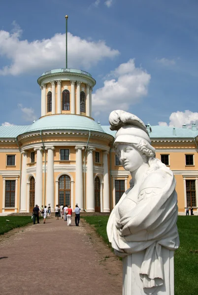 MOSCOW REGION, RÚSSIA - JULHO 12, 2009: Esculturas em Museu-Estate Arkhangelskoye (século XVIII) localizado a cerca de 20 quilômetros a oeste de Moscou — Fotografia de Stock