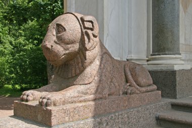 Peterhof, Rusya'nın mimari ensemble şekilde aslan