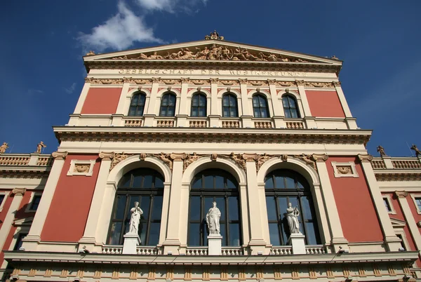 Wiedeń, Austria - 22 kwietnia 2010: Budynek Gesellschaft der Musikfreunde (Towarzystwo przyjaciół muzyki lub Musikverein sali koncertowej), Wiedeń, Austria — Zdjęcie stockowe