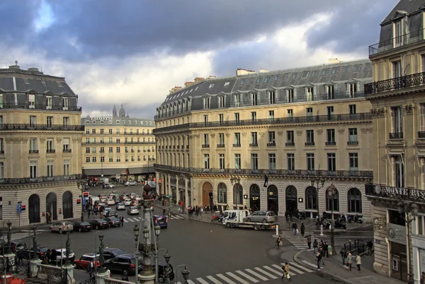 PARIS, FRANÇA - DEZEMBRO 16, 2011: Vista sobre a Place Diaghilev a partir da janela da Ópera Nacional de Paris (Grand Opera ou Garnier Palace ) — Fotografia de Stock