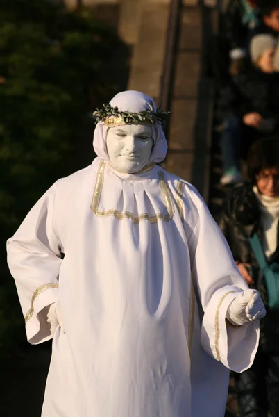 PARIGI, FRANCIA - 27 NOVEMBRE 2009: Statua vivente vicino alla Basilica del Sacro Cuore di Parigi — Foto Stock