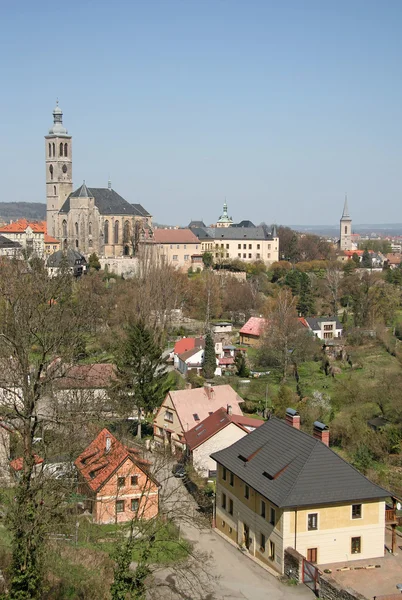 KUTNA HORA, REPÚBLICA CHECA - 17 DE ABRIL DE 2010: Vista de la Iglesia de Santiago (Iglesia de San Jacob) en Kutna Hora, República Checa — Foto de Stock