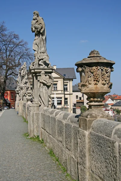 KUTNA HORA, CZECH REPUBLIC - APRIL 17, 2010: Baroque Statues Gallery on the way to St. Barbara's Church — Stock Photo, Image