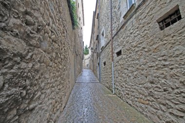 Girona, İspanya - 30 Ağustos 2012: Girona Yahudi mahallesinde. Catalonia. İspanya